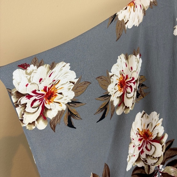 Umgee Gray Floral Kimono w/ Fringe Tassels w/ Open Front & Short Dolman Sleeves - Picture 2 of 7